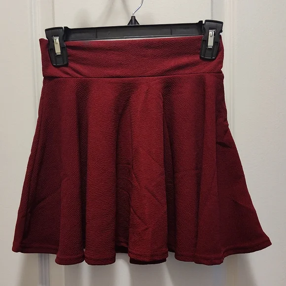 3 smooth waisted short pleated skater skirts (no shorts underneath) never worn - Picture 3 of 8